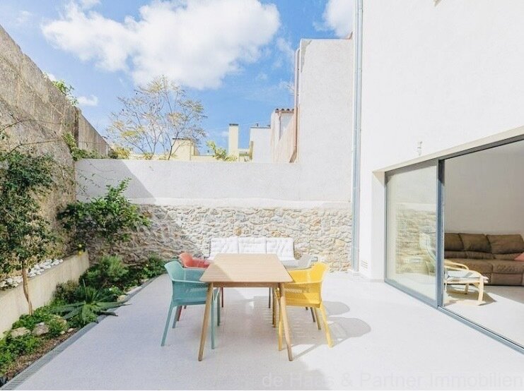 Charming townhouse with large patio, terrace and garage