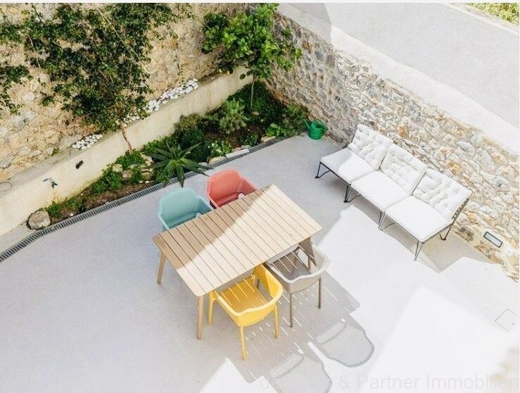 Charming townhouse with large patio, terrace and garage