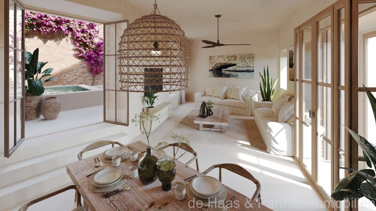 Central townhouse with patio and pool