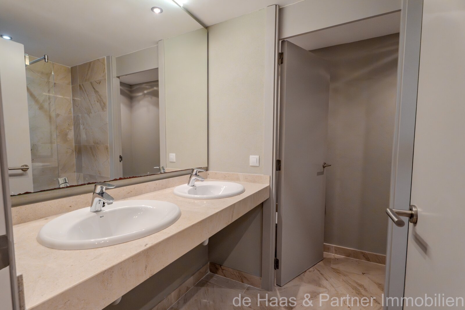 Exclusive penthouse with two large terraces and fantastic sea views