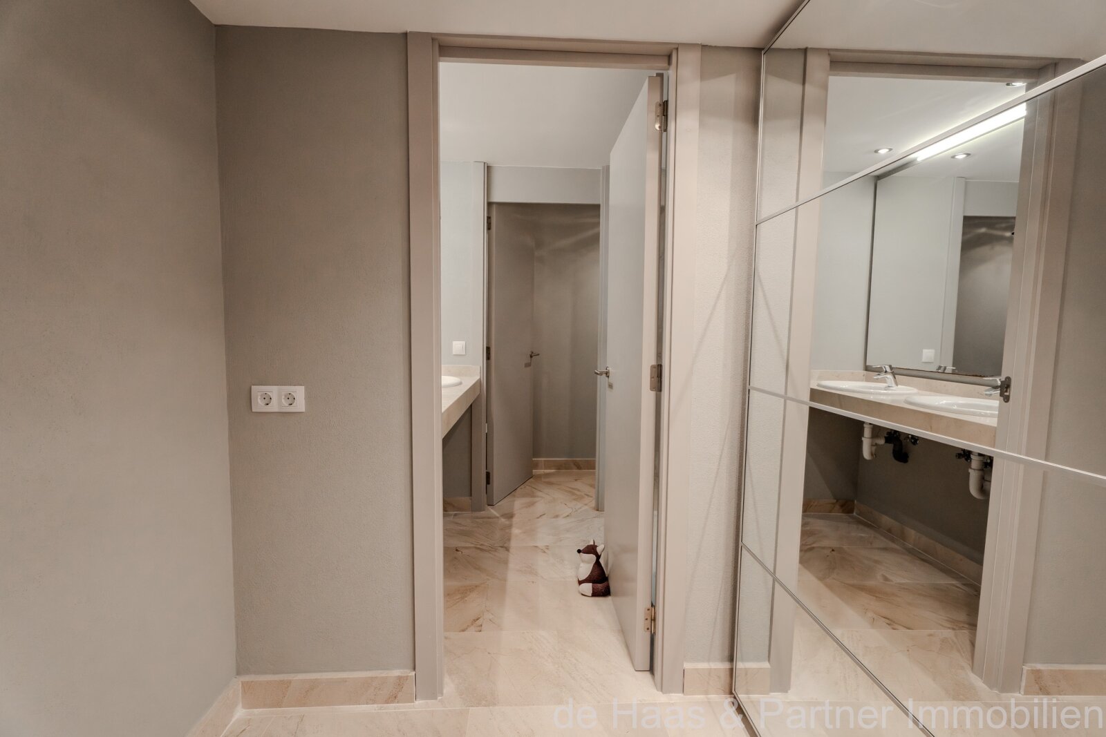 Exclusive penthouse with two large terraces and fantastic sea views