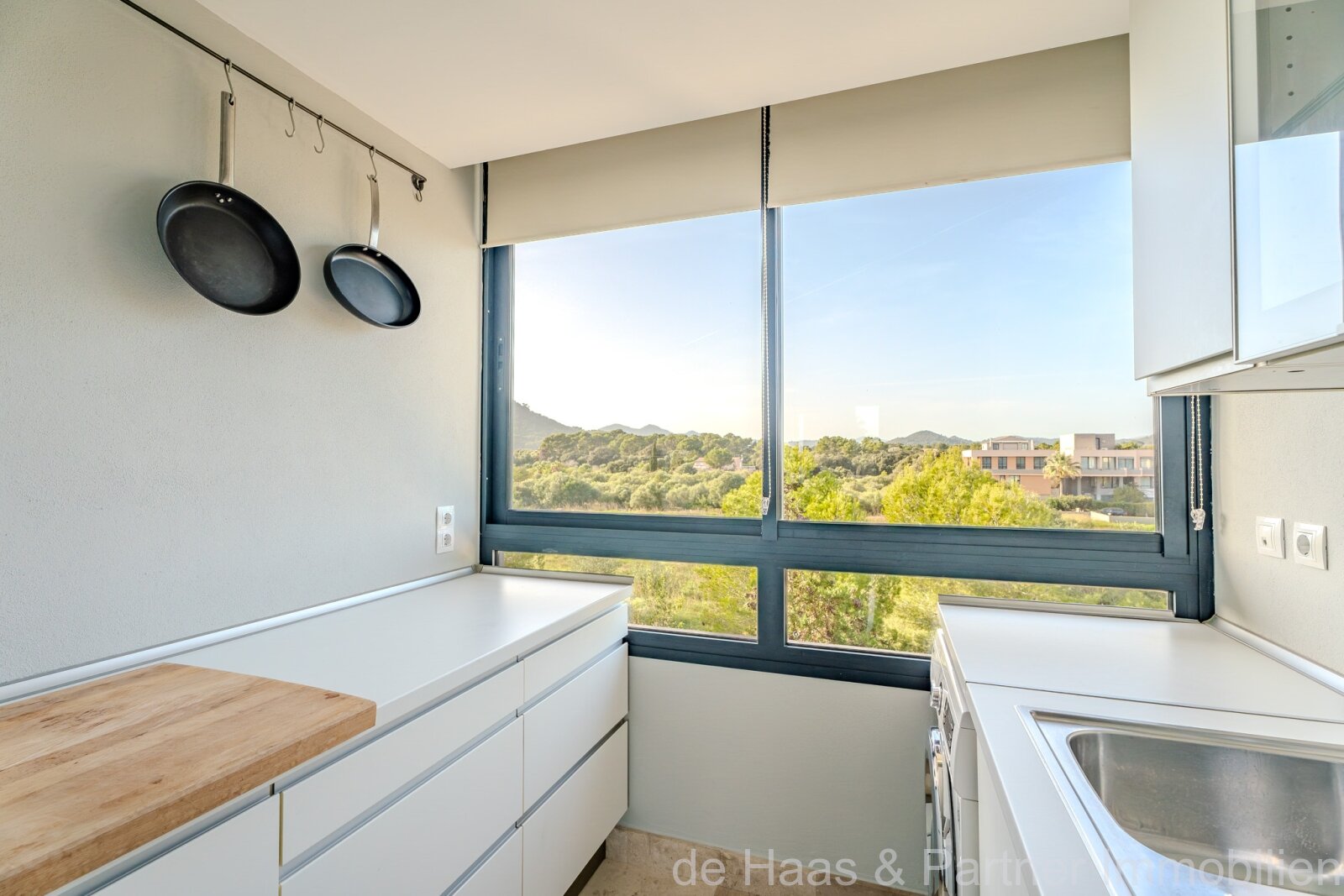 Exclusive penthouse with two large terraces and fantastic sea views