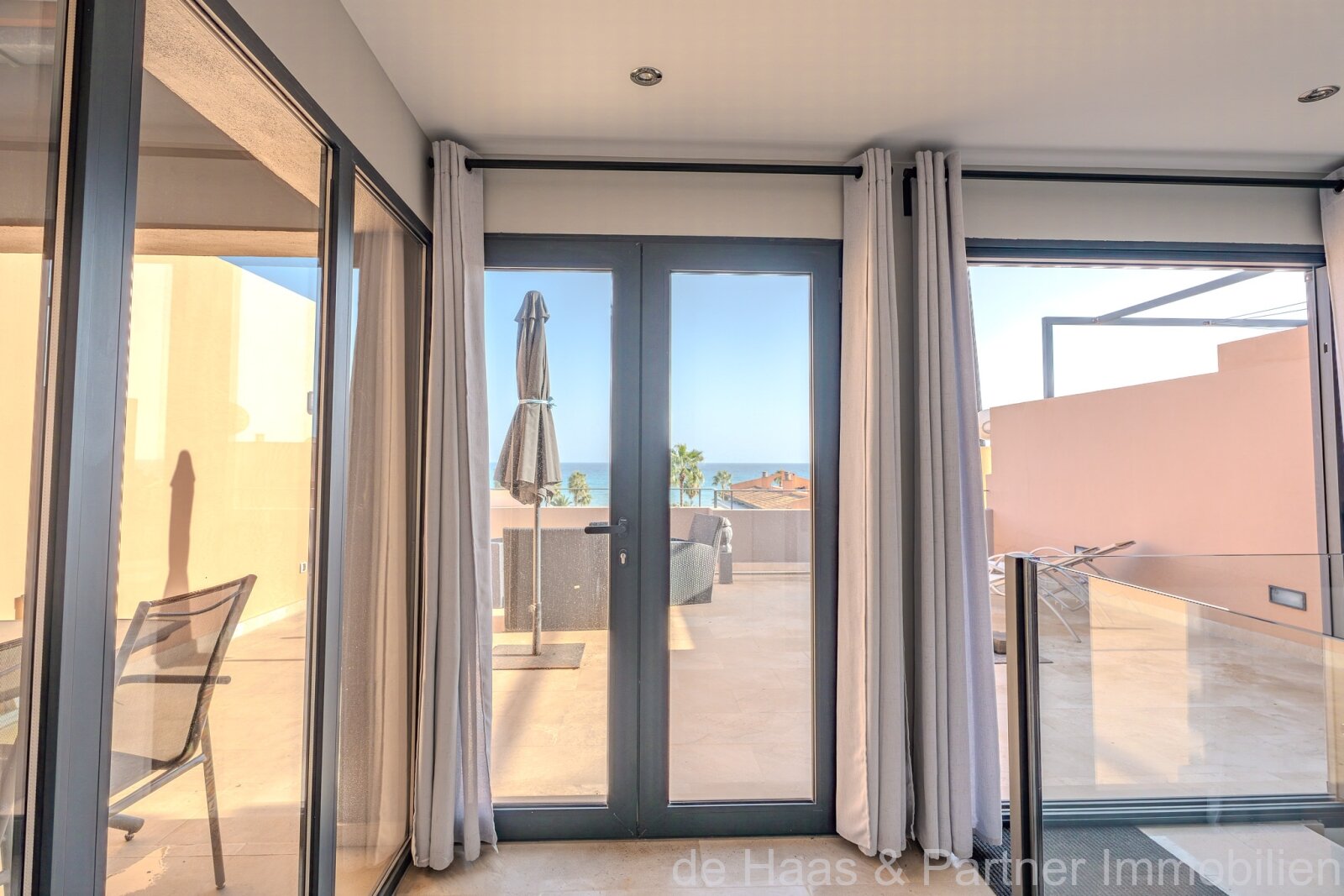 Exclusive penthouse with two large terraces and fantastic sea views