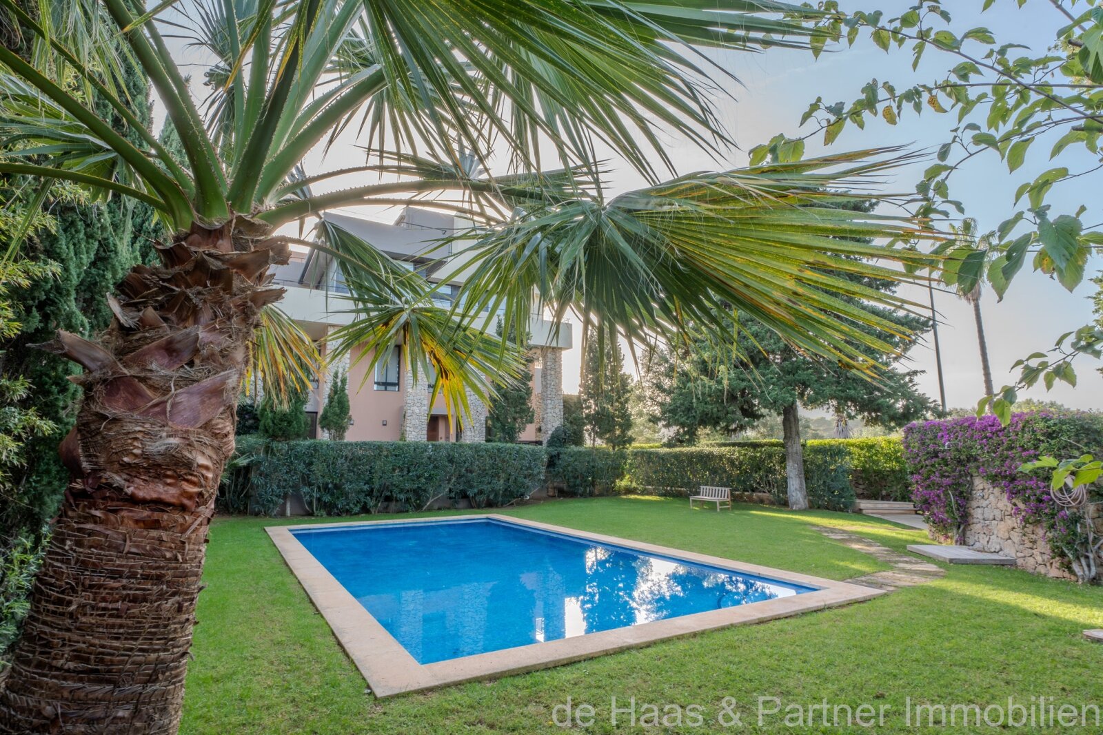 Exclusive penthouse with two large terraces and fantastic sea views