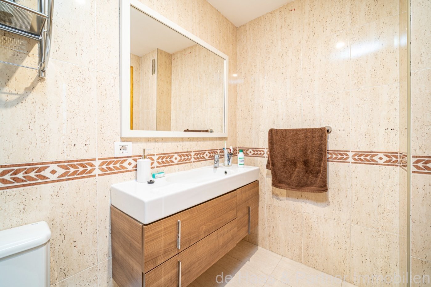 Well-maintained flat in a multi-family house in a quiet location