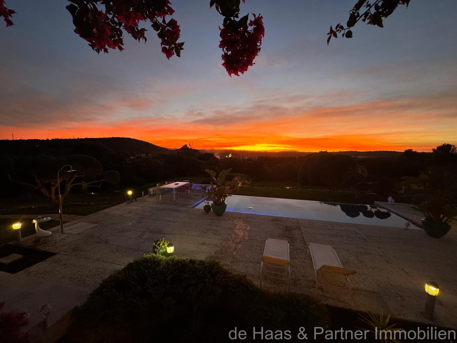 High-quality luxury finca with stunning views of the countryside, many extras and a rental license