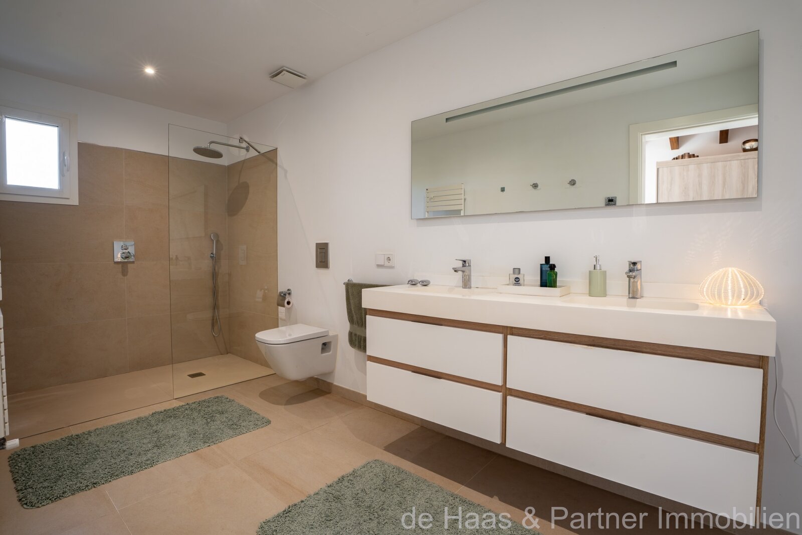 High-quality luxury finca with stunning views of the countryside, many extras and a rental license