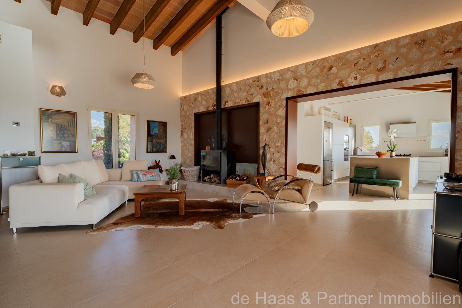 High-quality luxury finca with stunning views of the countryside, many extras and a rental license