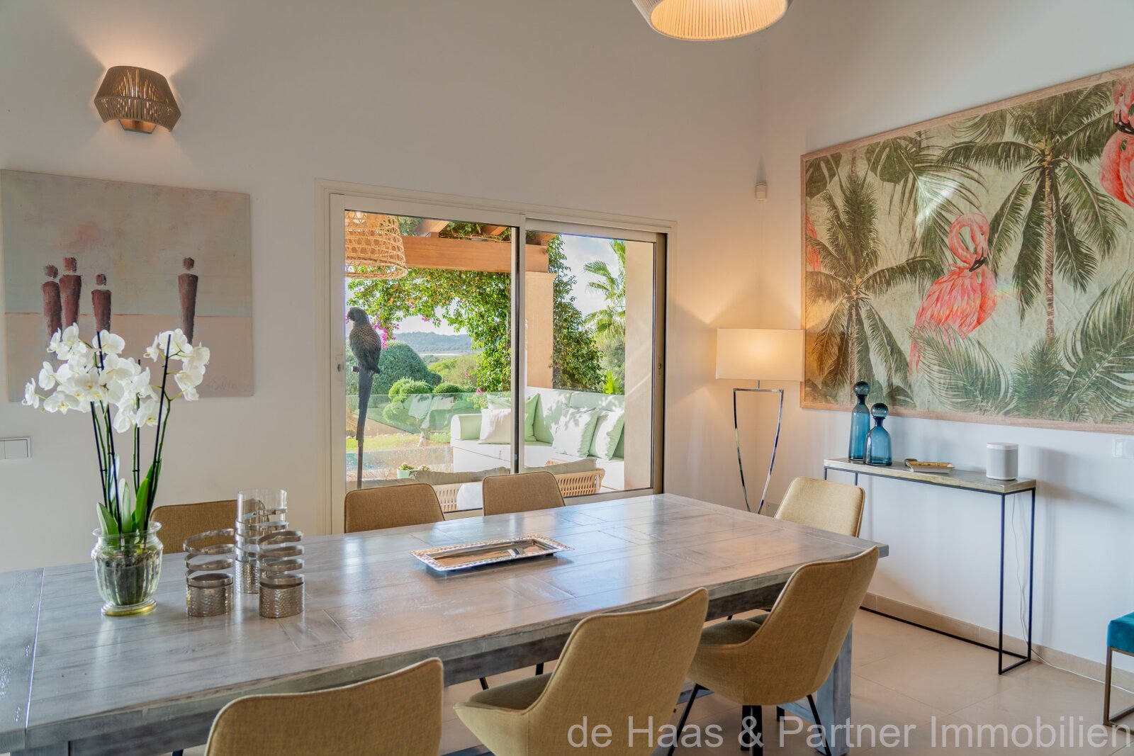 High-quality luxury finca with stunning views of the countryside, many extras and a rental license