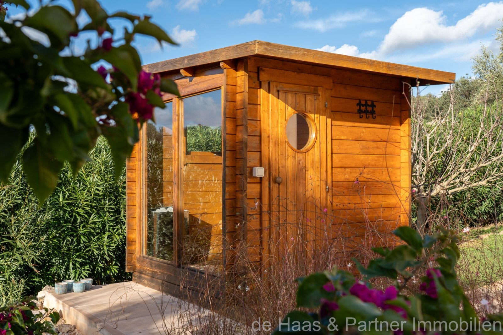 High-quality luxury finca with stunning views of the countryside, many extras and a rental license