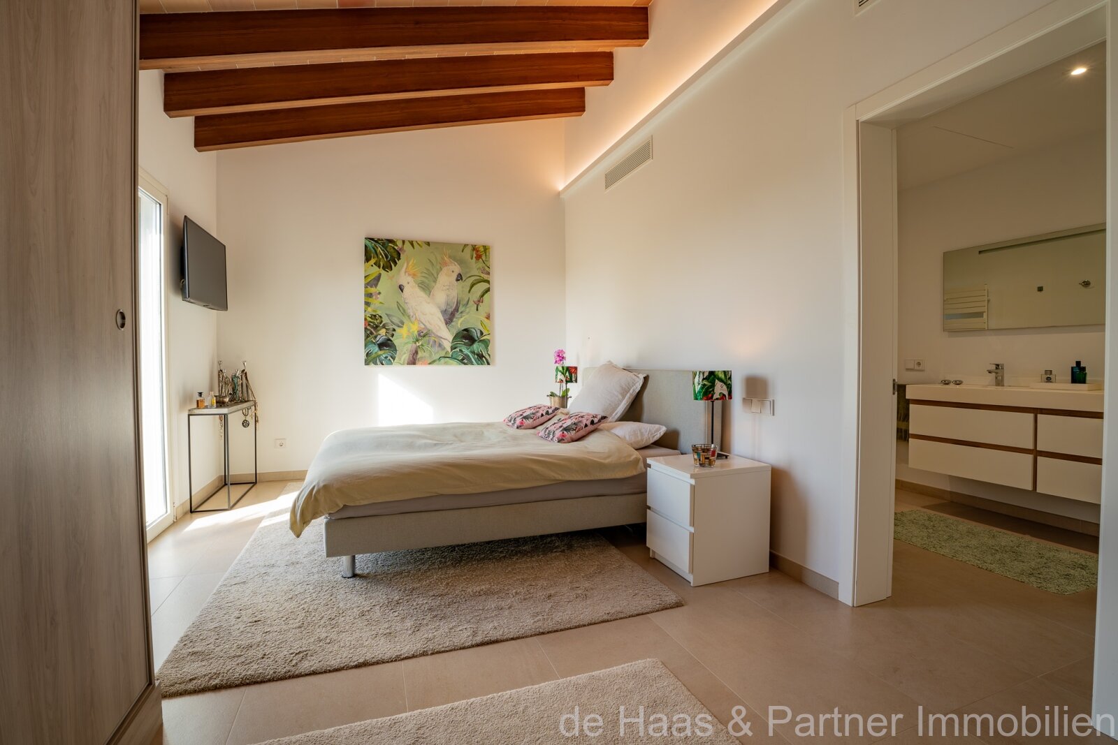 High-quality luxury finca with stunning views of the countryside, many extras and a rental license