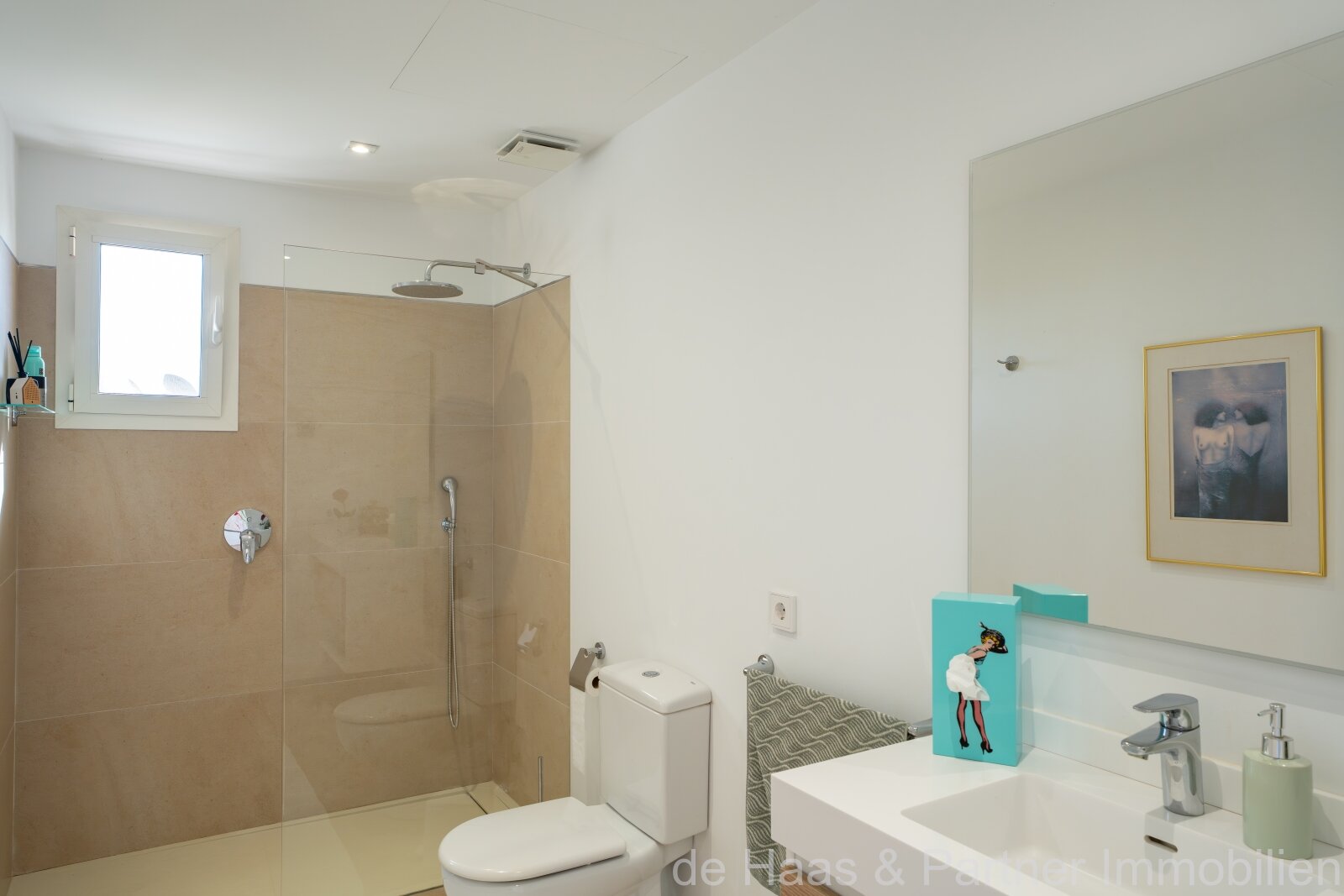 High-quality luxury finca with stunning views of the countryside, many extras and a rental license