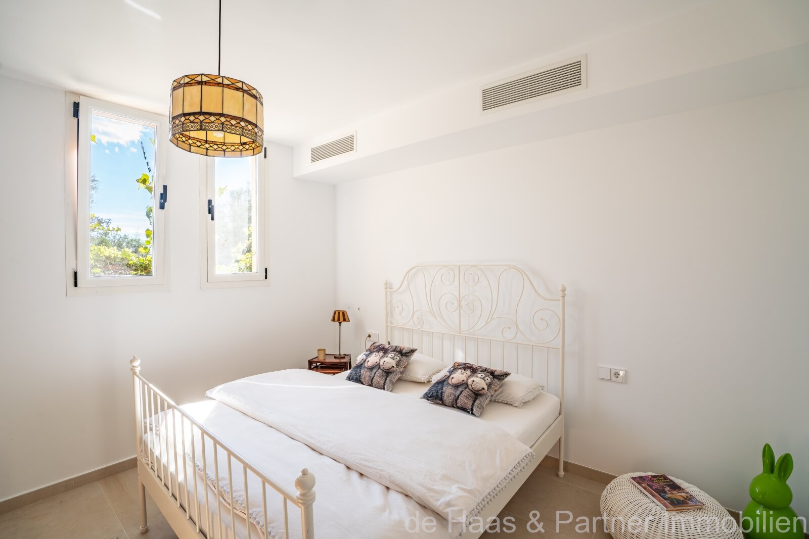 High-quality luxury finca with stunning views of the countryside, many extras and a rental license