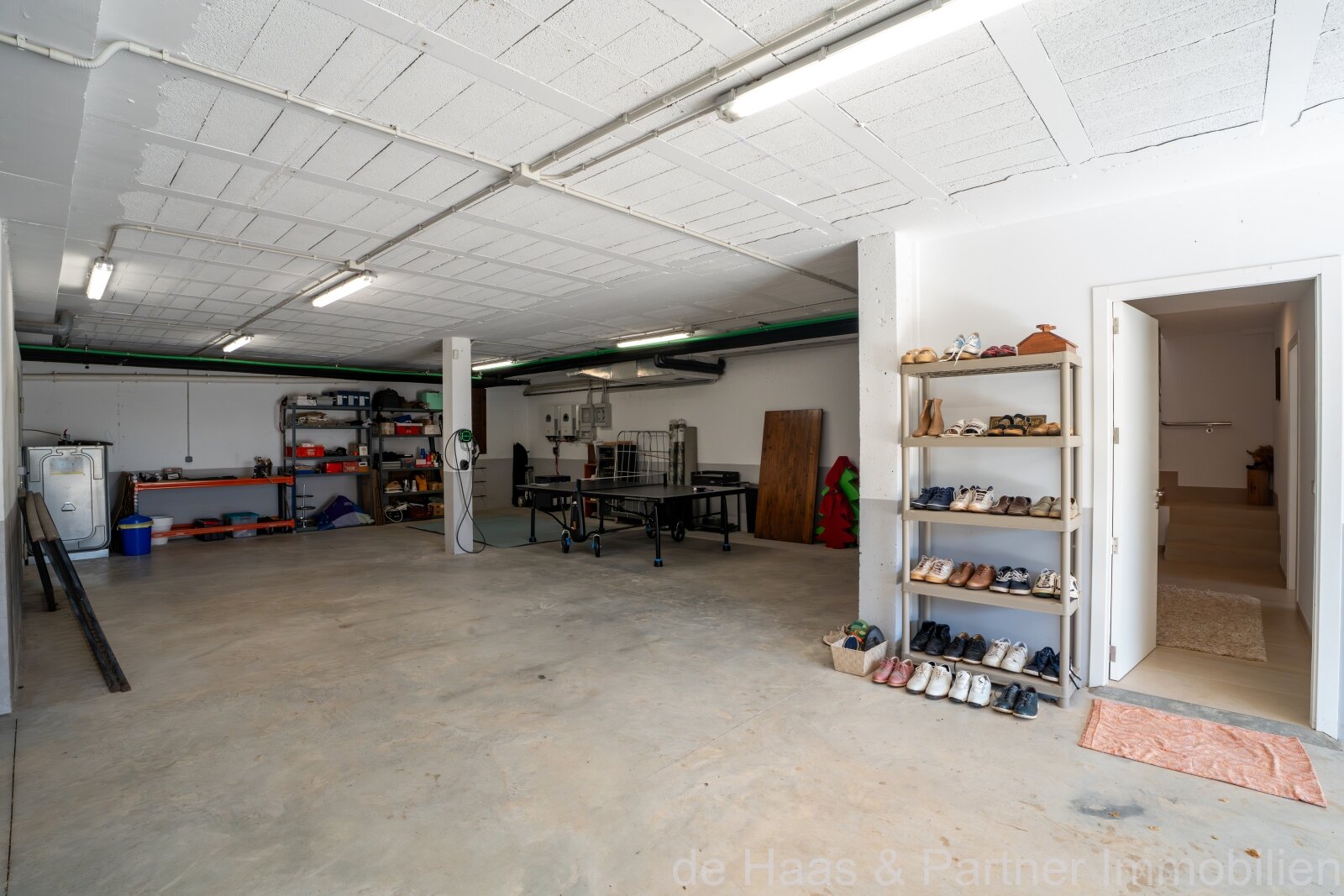 High-quality luxury finca with stunning views of the countryside, many extras and a rental license