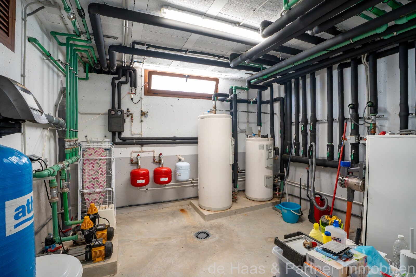 High-quality luxury finca with stunning views of the countryside, many extras and a rental license