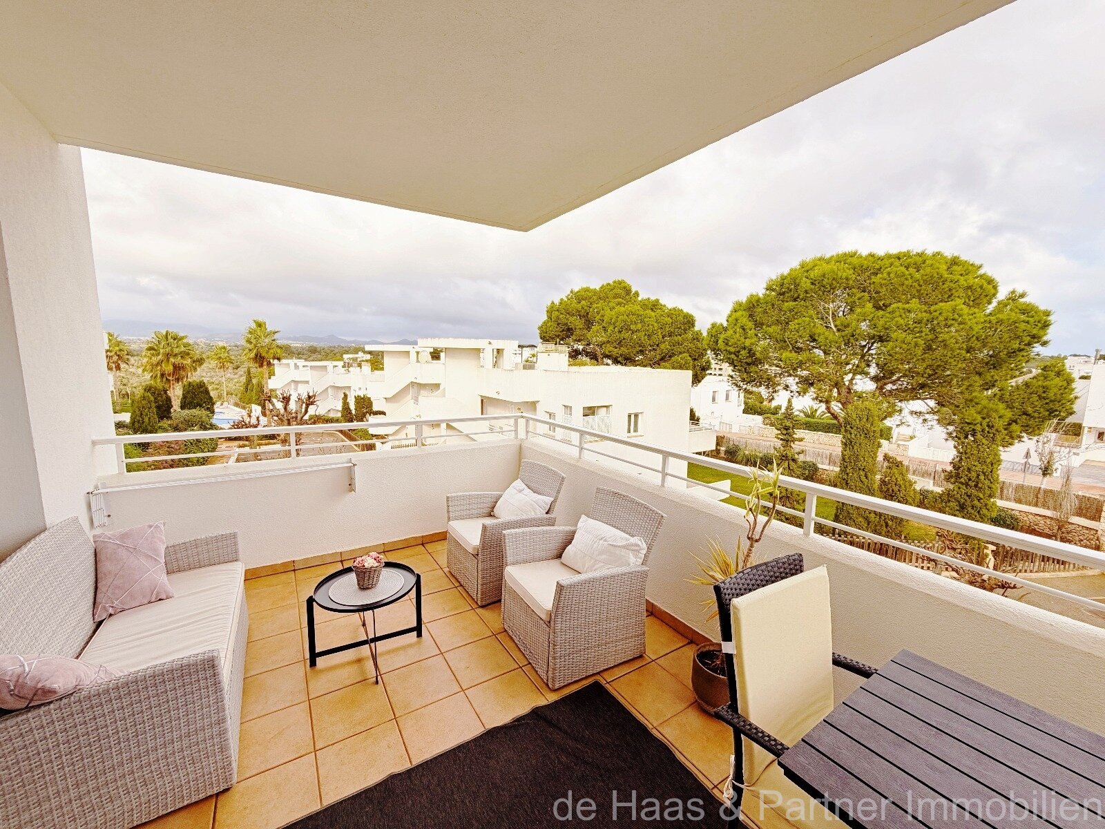 Modern flat near a beautiful marina