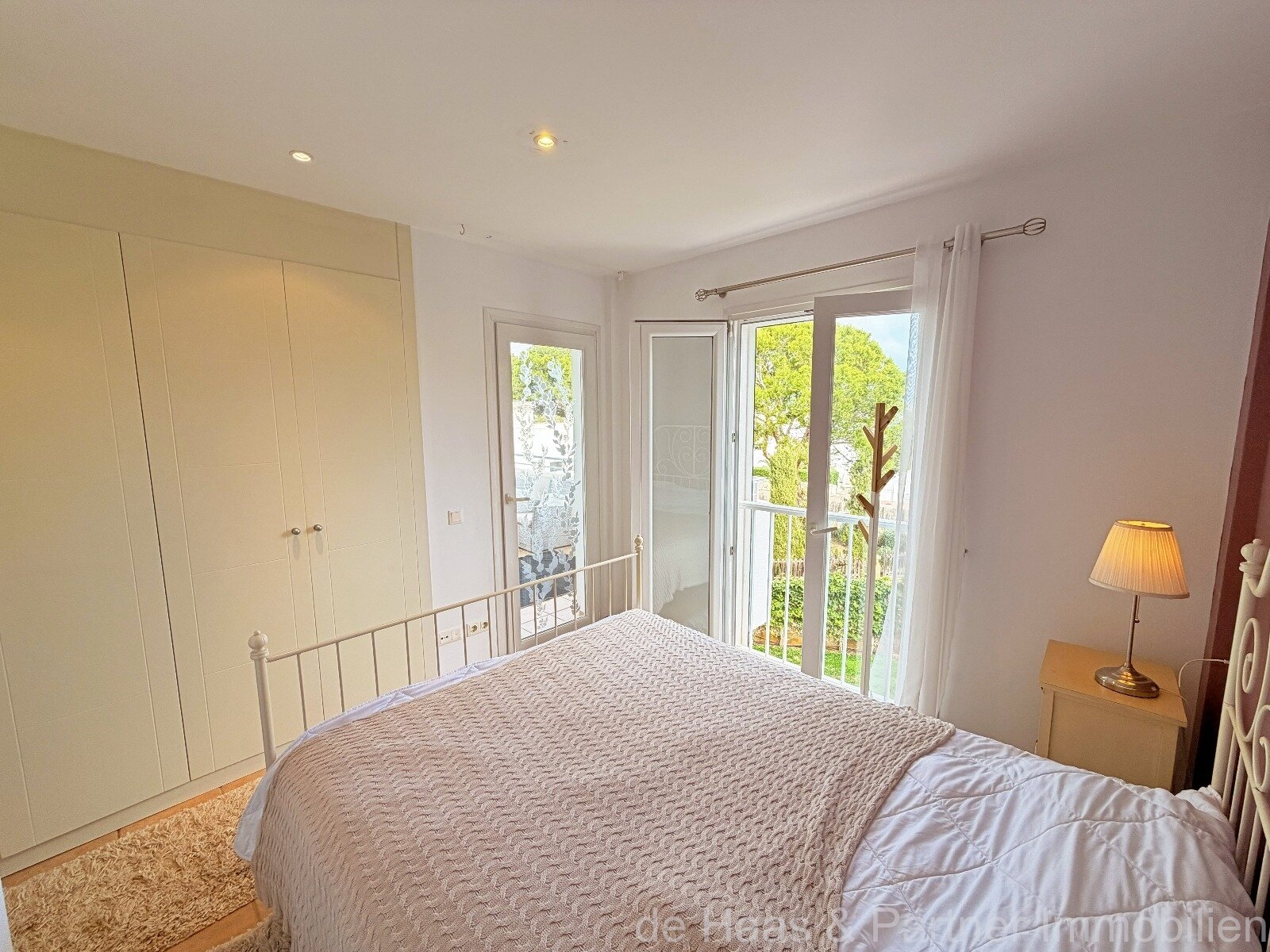 Modern flat near a beautiful marina