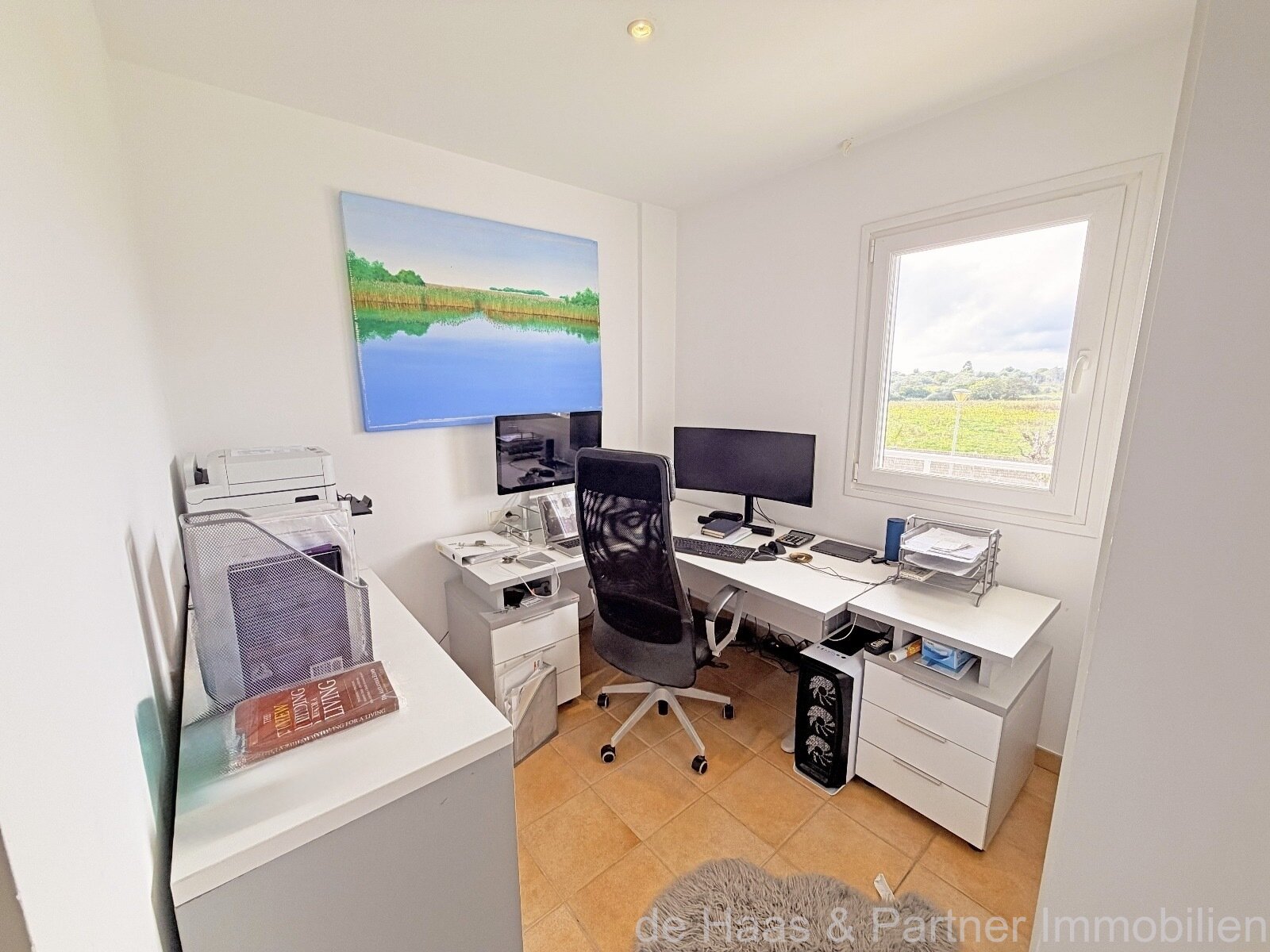 Modern flat near a beautiful marina