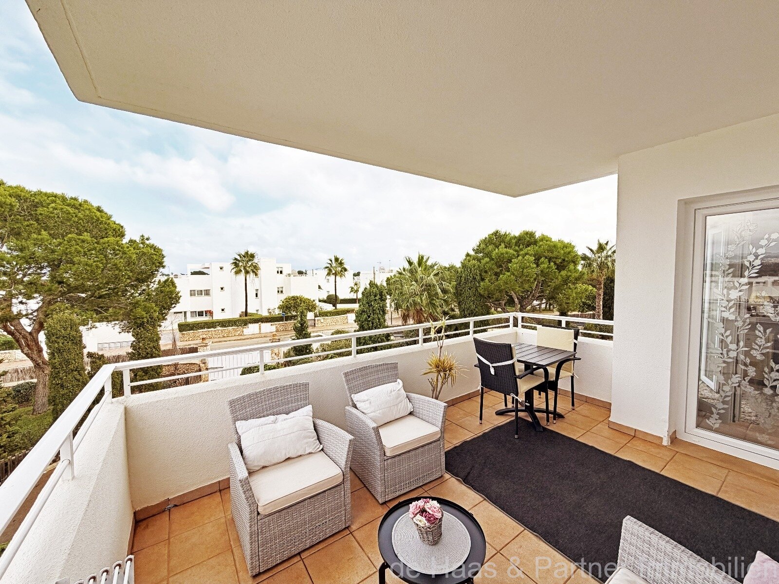 Modern flat near a beautiful marina