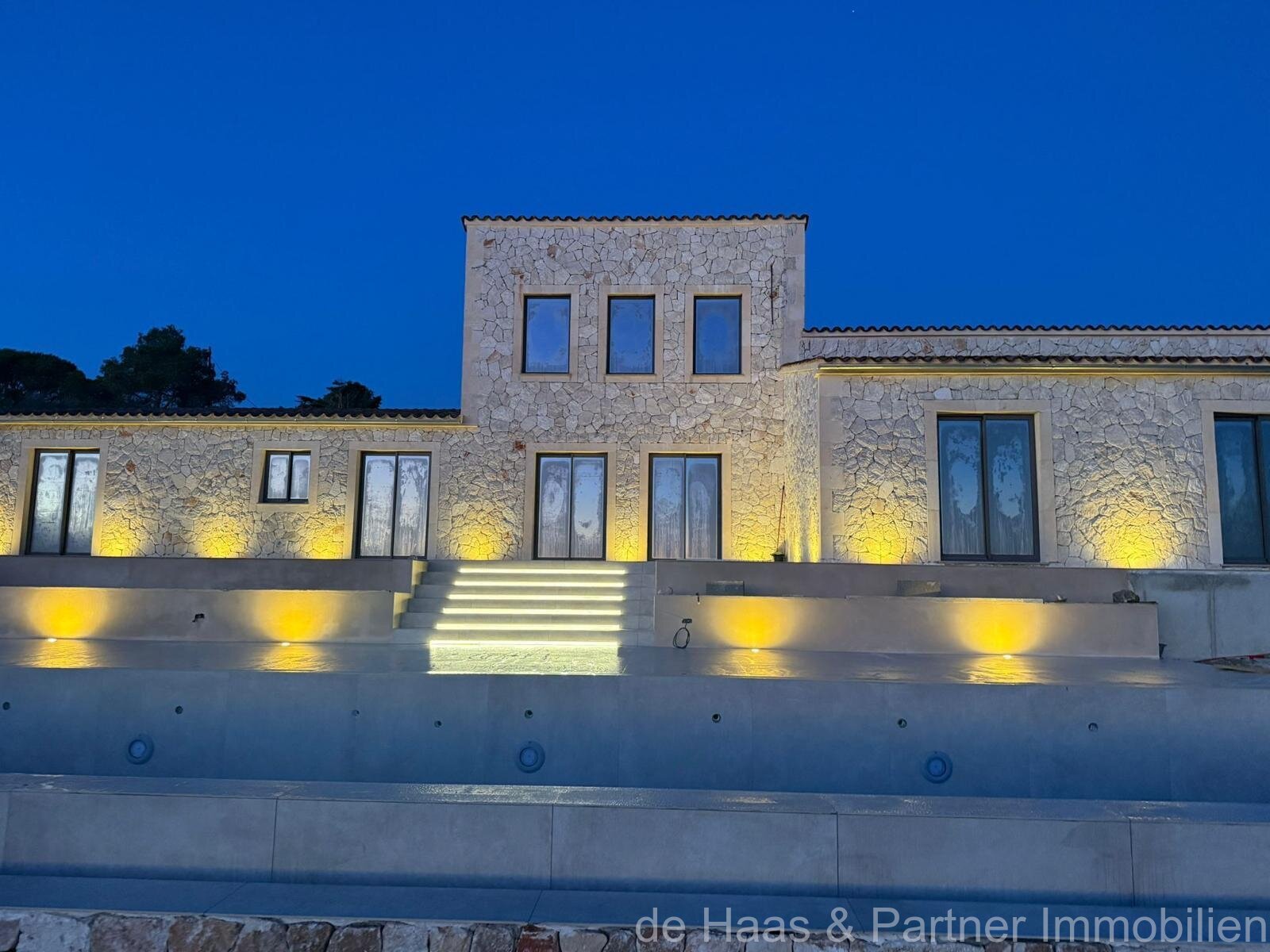 Luxurious finca with sea views in S'Horta and close to the Val d'Or golf course