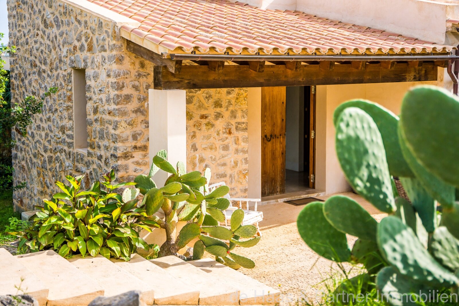 Very large finca in a prime location with fantastic views to the sea