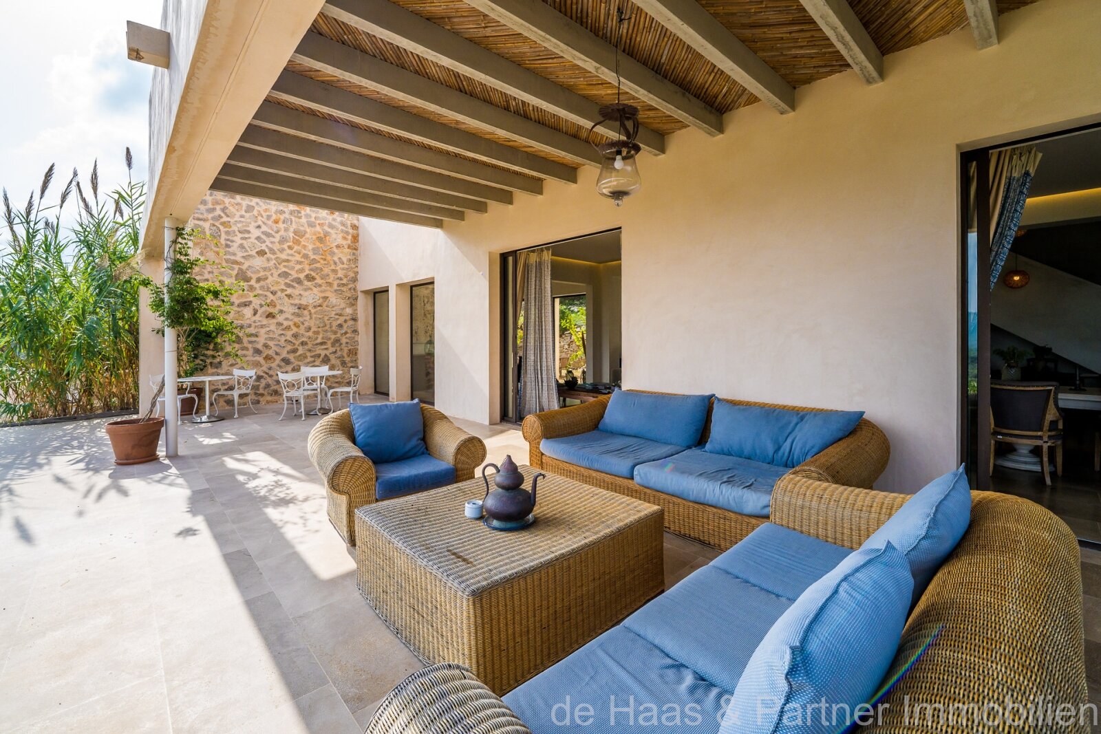 Very large finca in a prime location with fantastic views to the sea