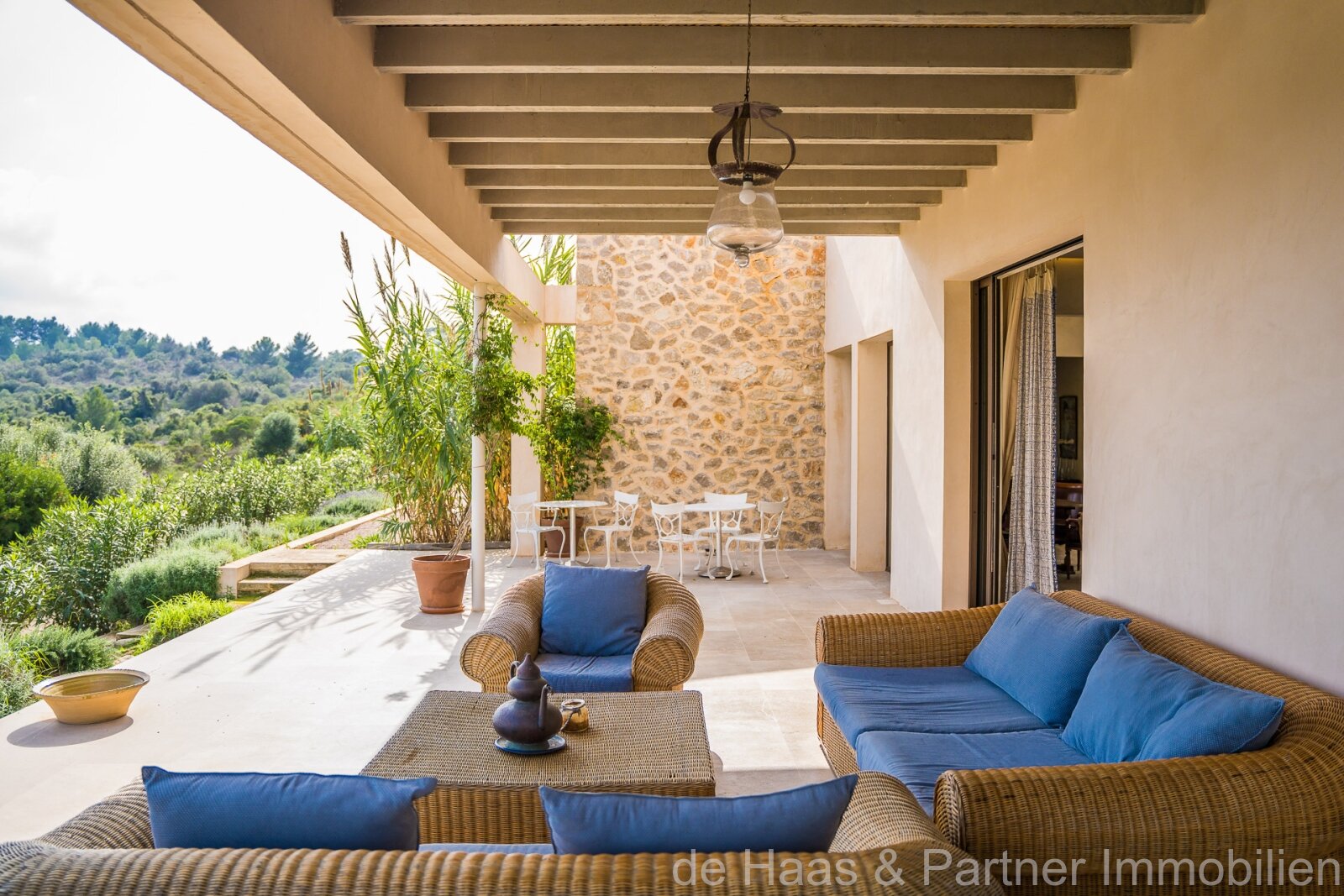 Very large finca in a prime location with fantastic views to the sea