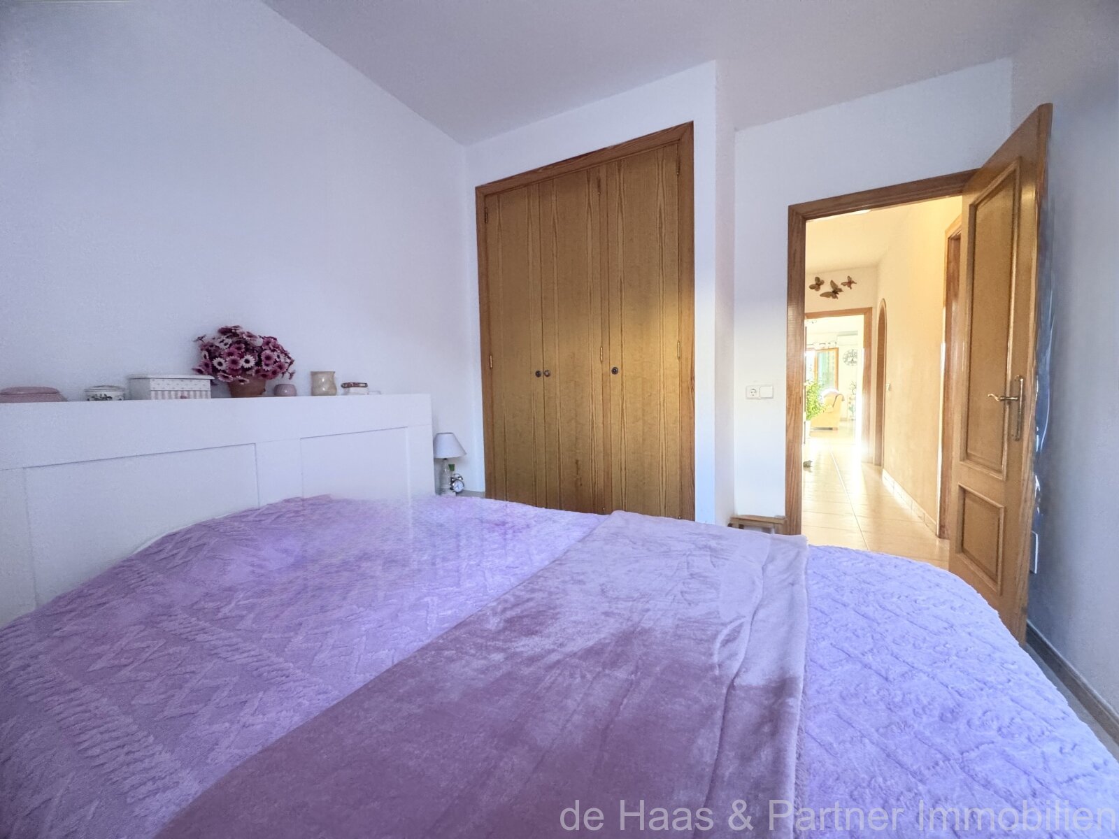 Stylish ground-floor flat with terrace and private parking space