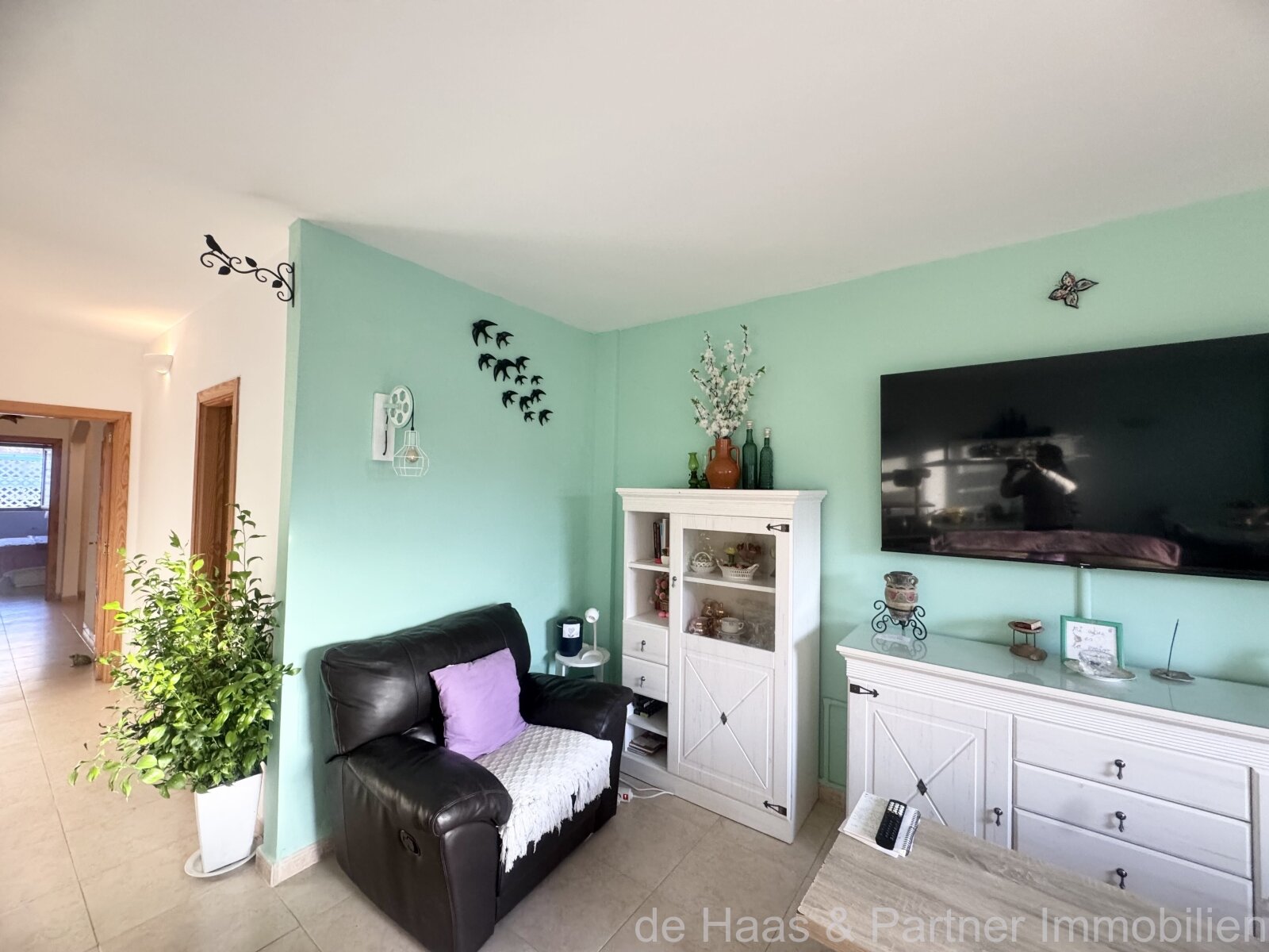 Stylish ground-floor flat with terrace and private parking space