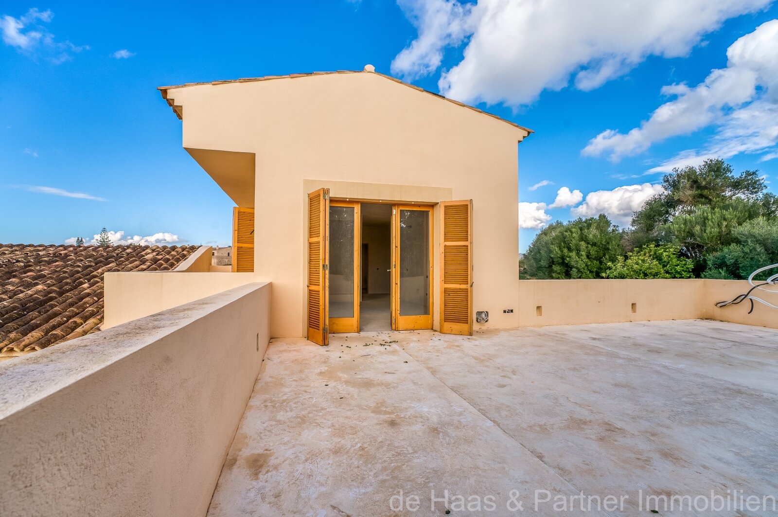 Charming finca with a lovely atmosphere and fantastic views stretching all the way to the sea 