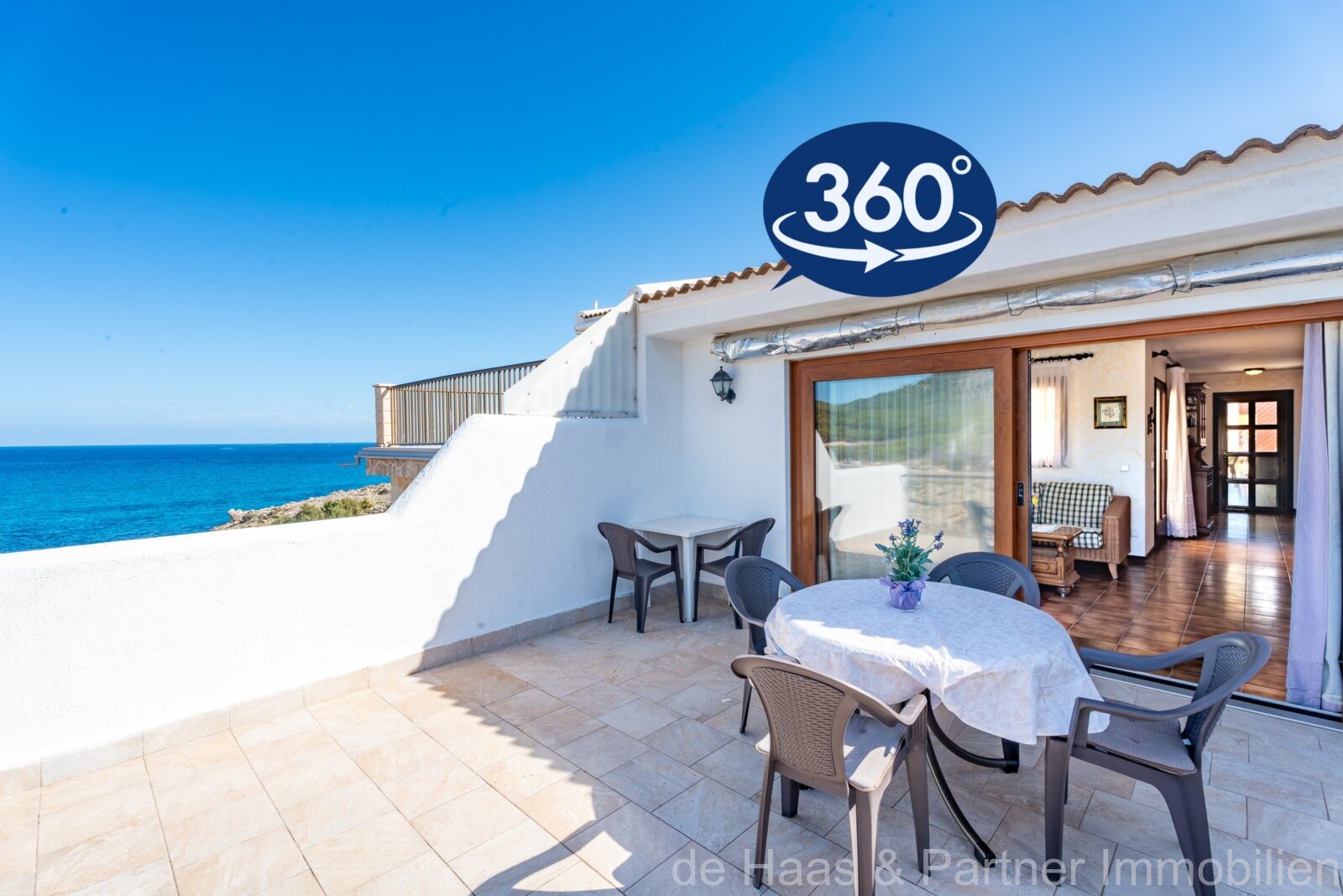 Great terraced house with sea views and three terraces