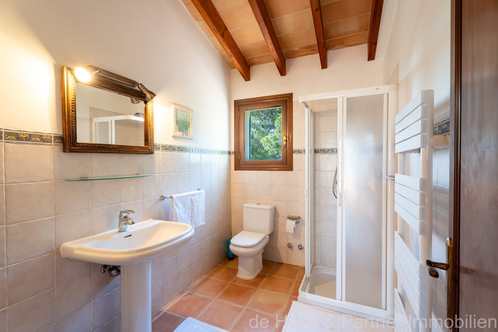 Large Mallorcan-style family finca with distant sea views, extensive gardens, lemon trees and a small casita 