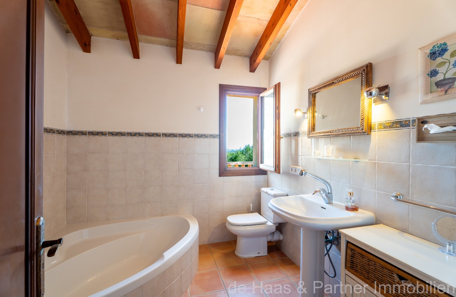 Large Mallorcan-style family finca with distant sea views, extensive gardens, lemon trees and a small casita 