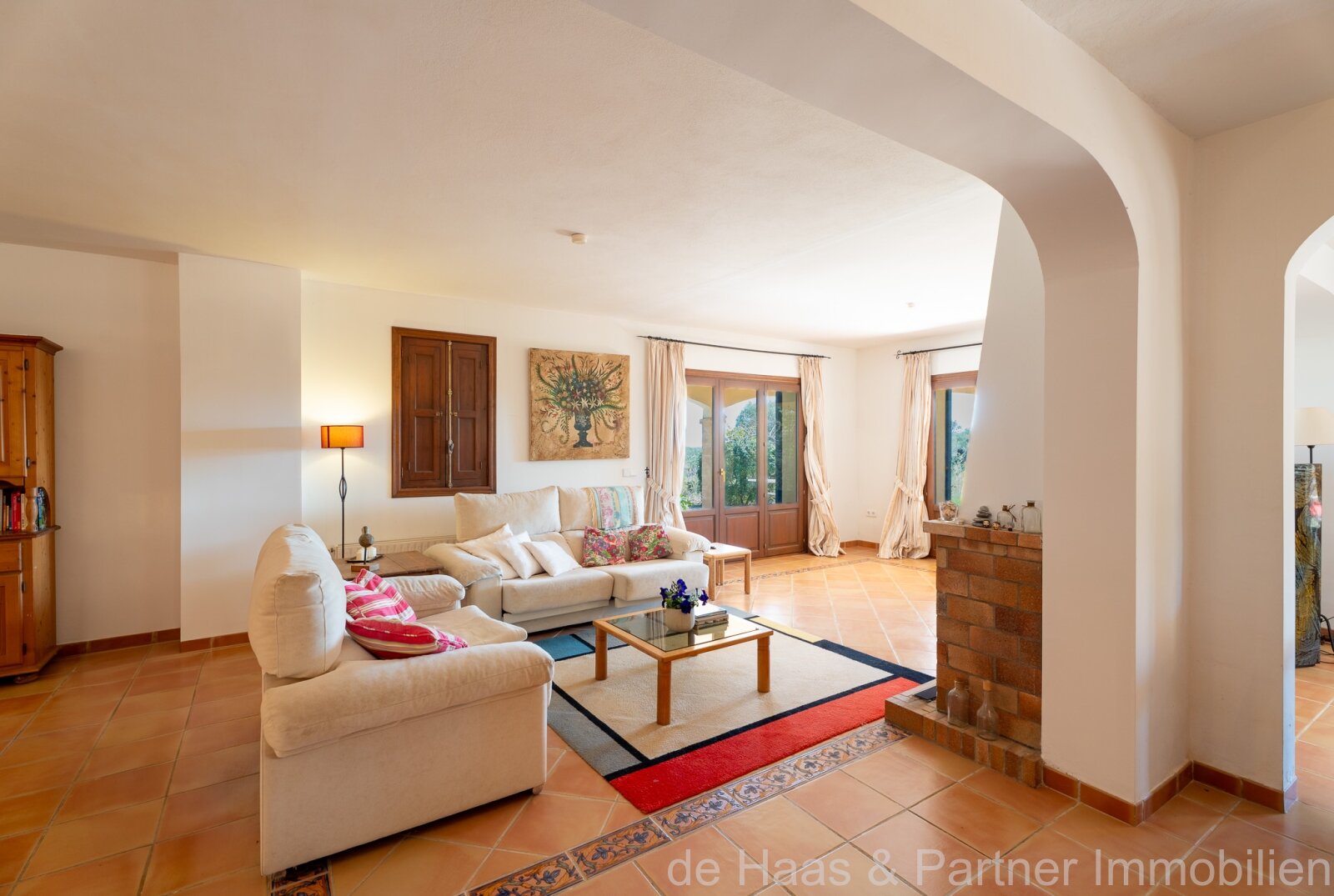 Large Mallorcan-style family finca with distant sea views, extensive gardens, lemon trees and a small casita 