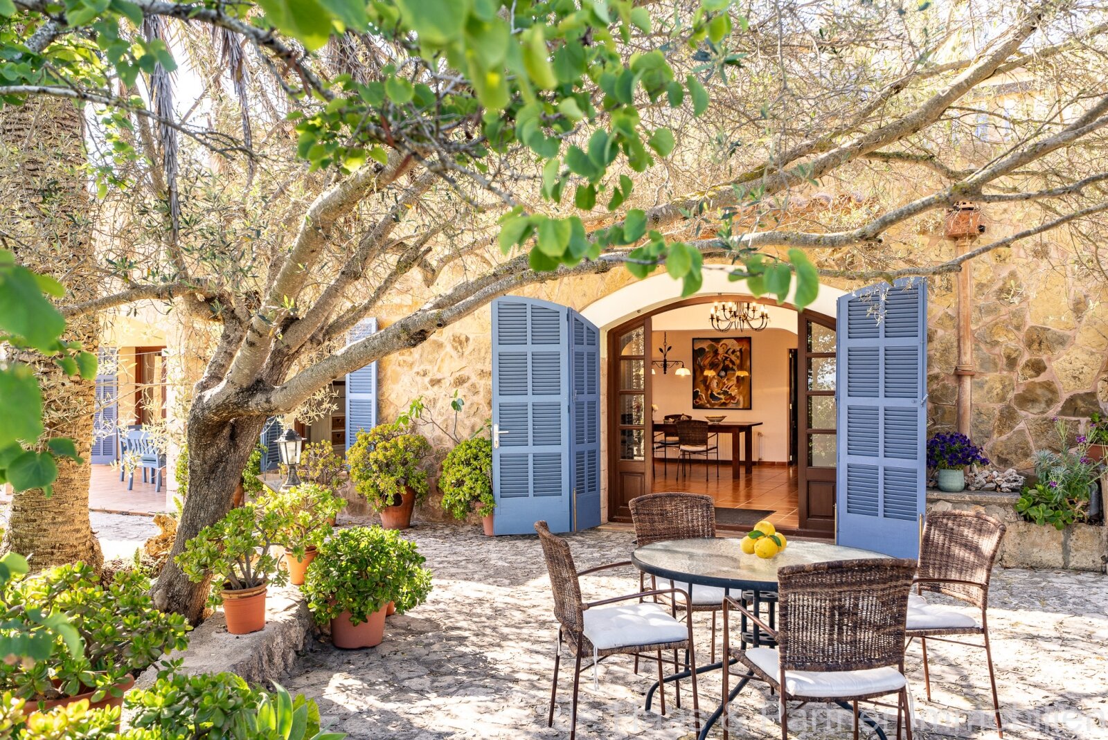 Large Mallorcan-style family finca with distant sea views, extensive gardens, lemon trees and a small casita 