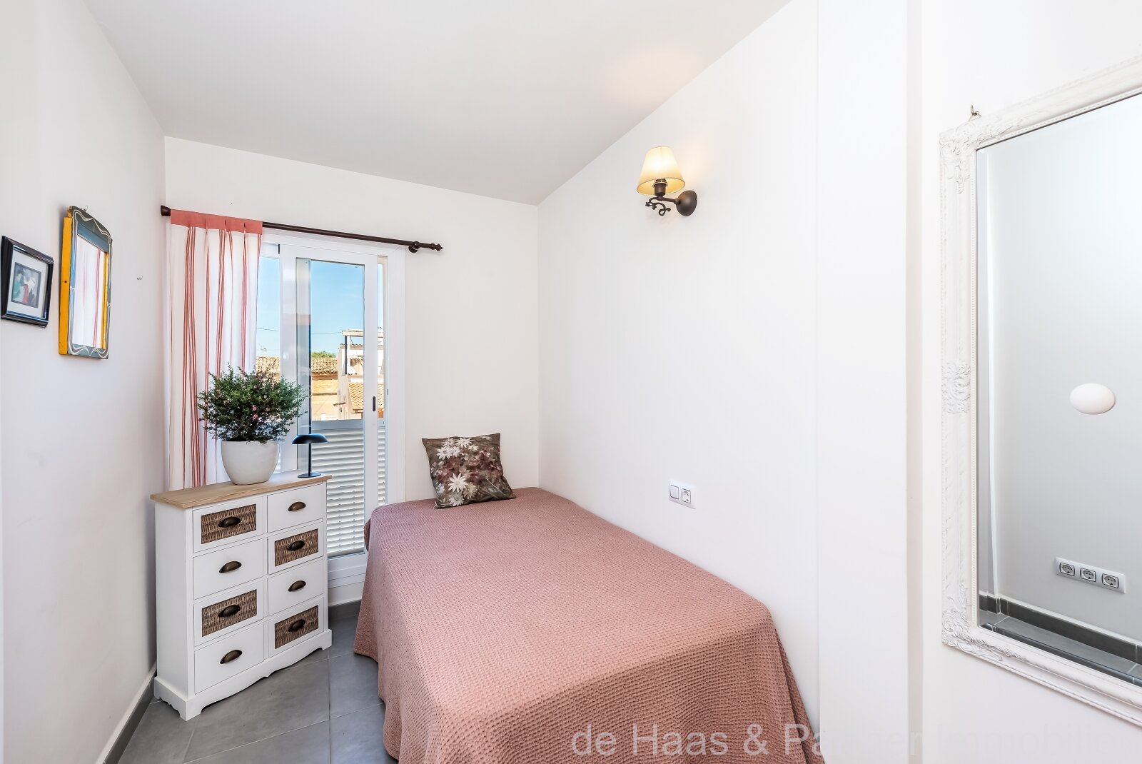 ground-floor flat with roof terrace and sea views in Colonia de Sant Pere