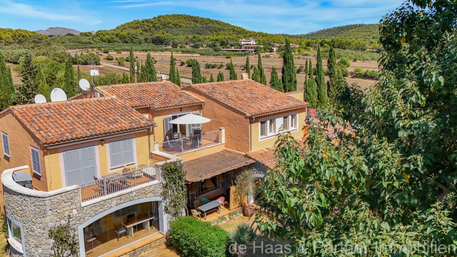 Stylish terraced house on the front line of the golf course at the Pula Golf Resort