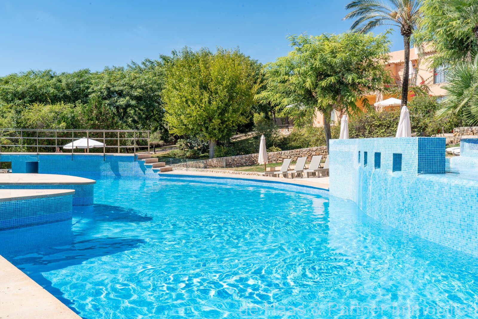 Stylish terraced house on the front line of the golf course at the Pula Golf Resort