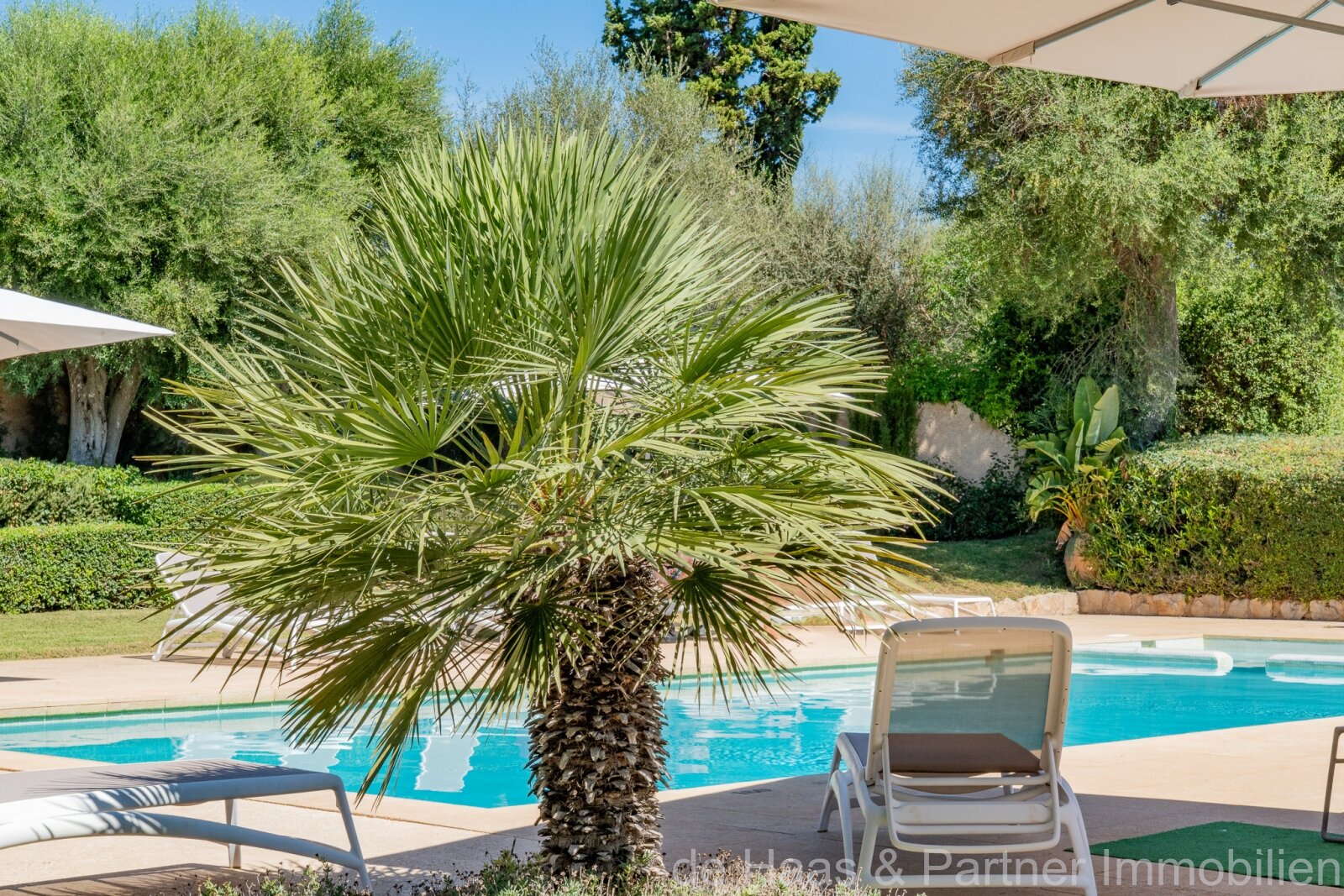 Stylish terraced house on the front line of the golf course at the Pula Golf Resort