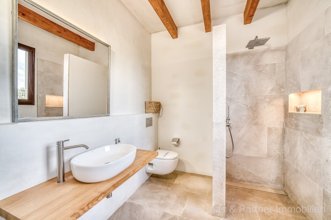 Very large finca in a prime location with fantastic views to the sea