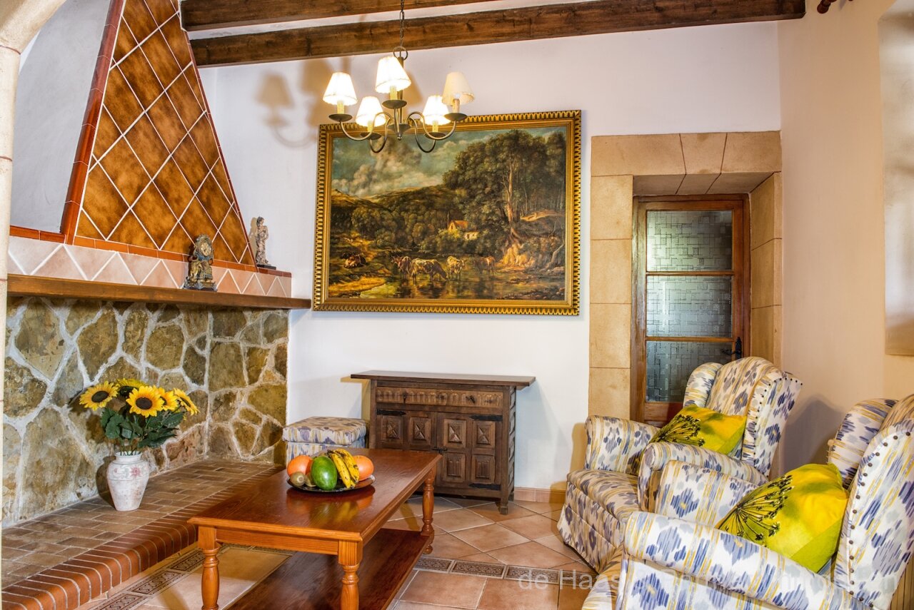 Charming finca in a beautiful location with pool