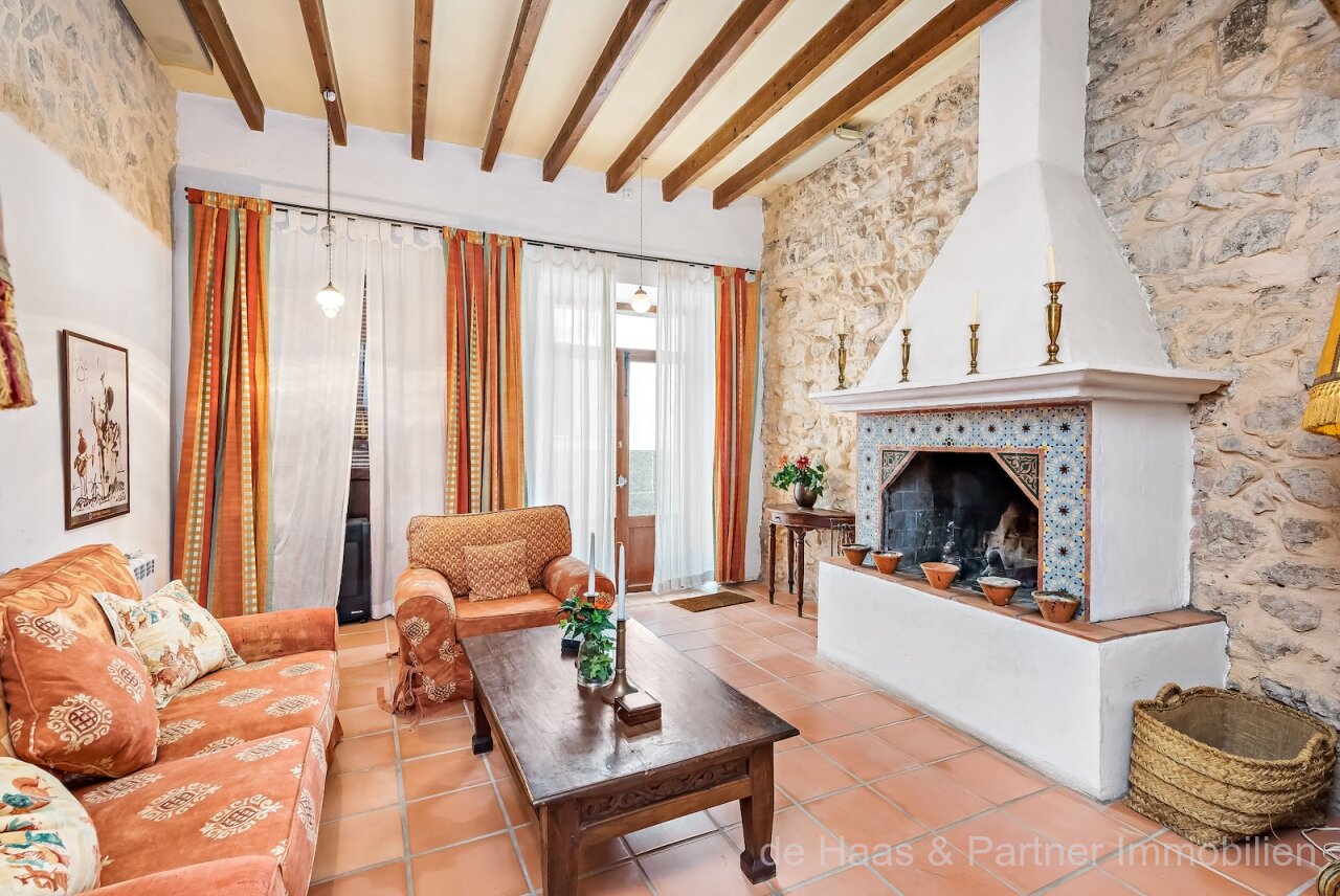 Charming townhouse with large patio, pool and roof terrace