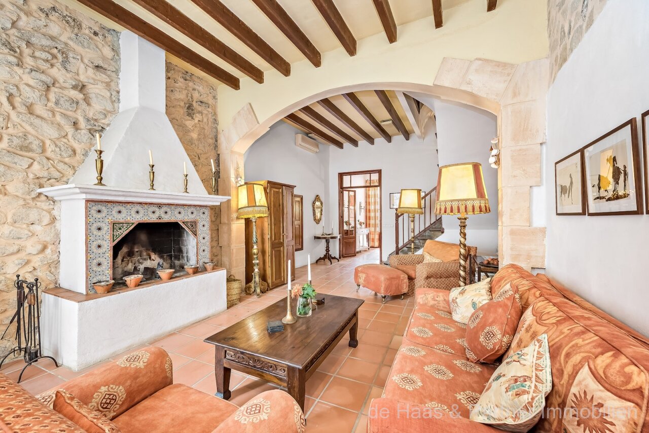 Charming townhouse with large patio, pool and roof terrace