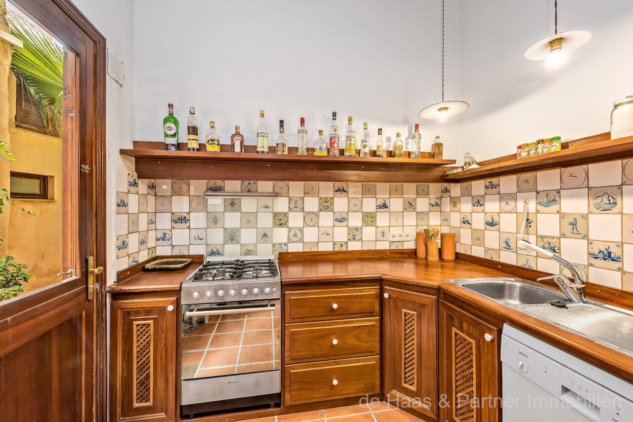 Charming townhouse with large patio, pool and roof terrace