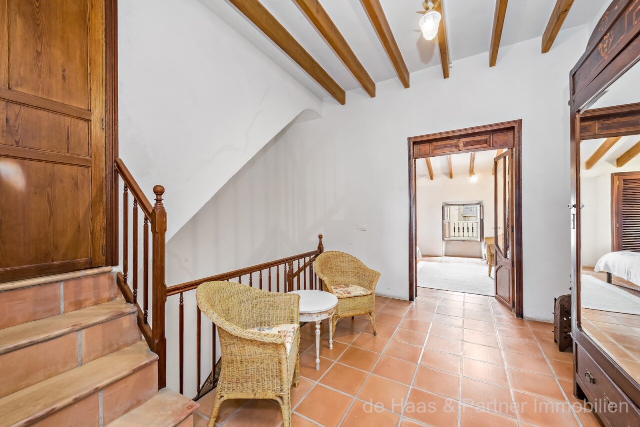 Charming townhouse with large patio, pool and roof terrace