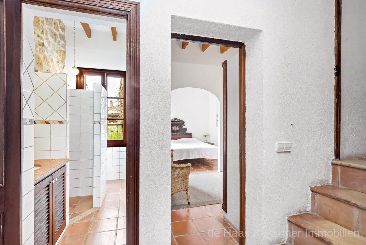 Charming townhouse with large patio, pool and roof terrace