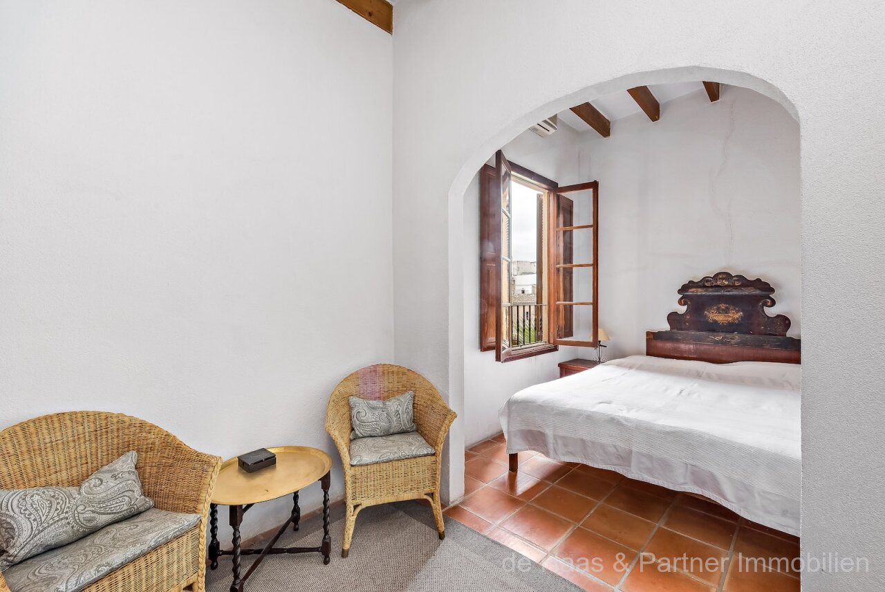 Charming townhouse with large patio, pool and roof terrace