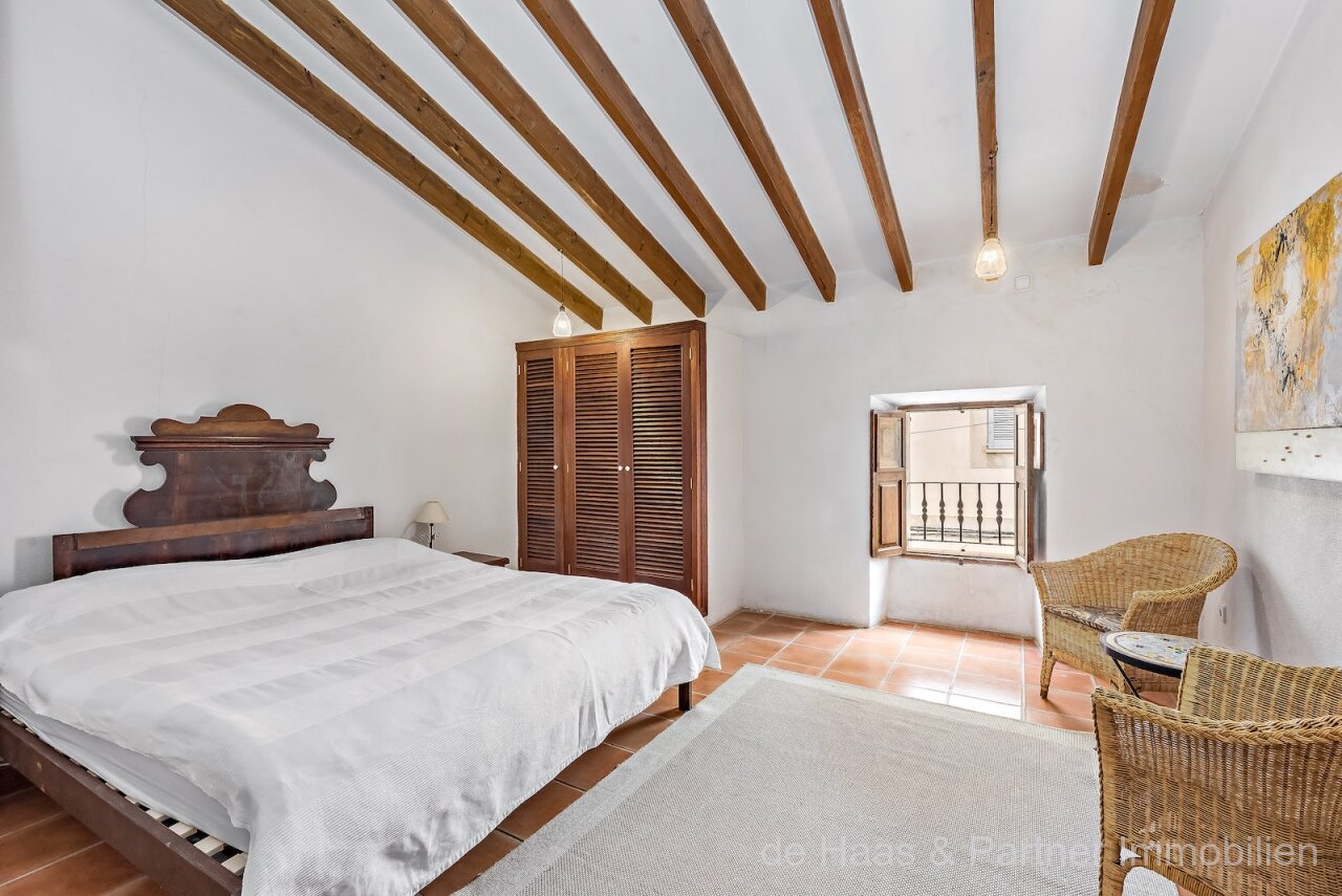 Charming townhouse with large patio, pool and roof terrace