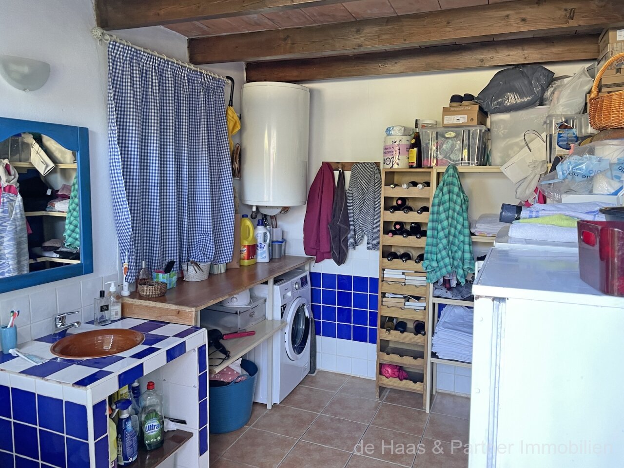 Small finca with pool, vegetable garden and beautiful views of Sant Salvador.