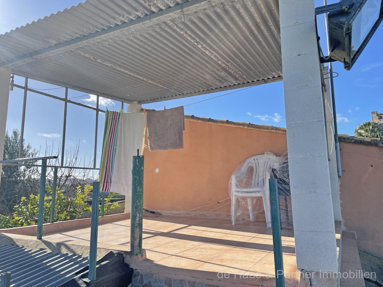 Small finca with pool, vegetable garden and beautiful views of Sant Salvador.